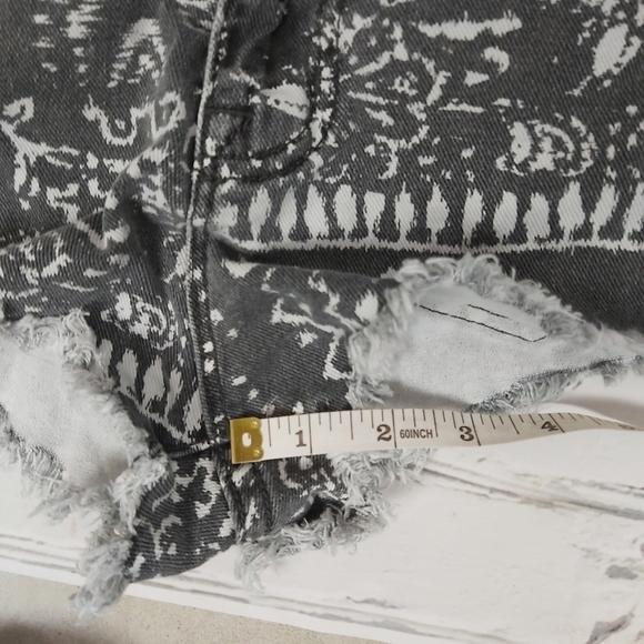 URBAN Outfitters BDG High Rise Dolphin Denim Shorts - Picture 12 of 12